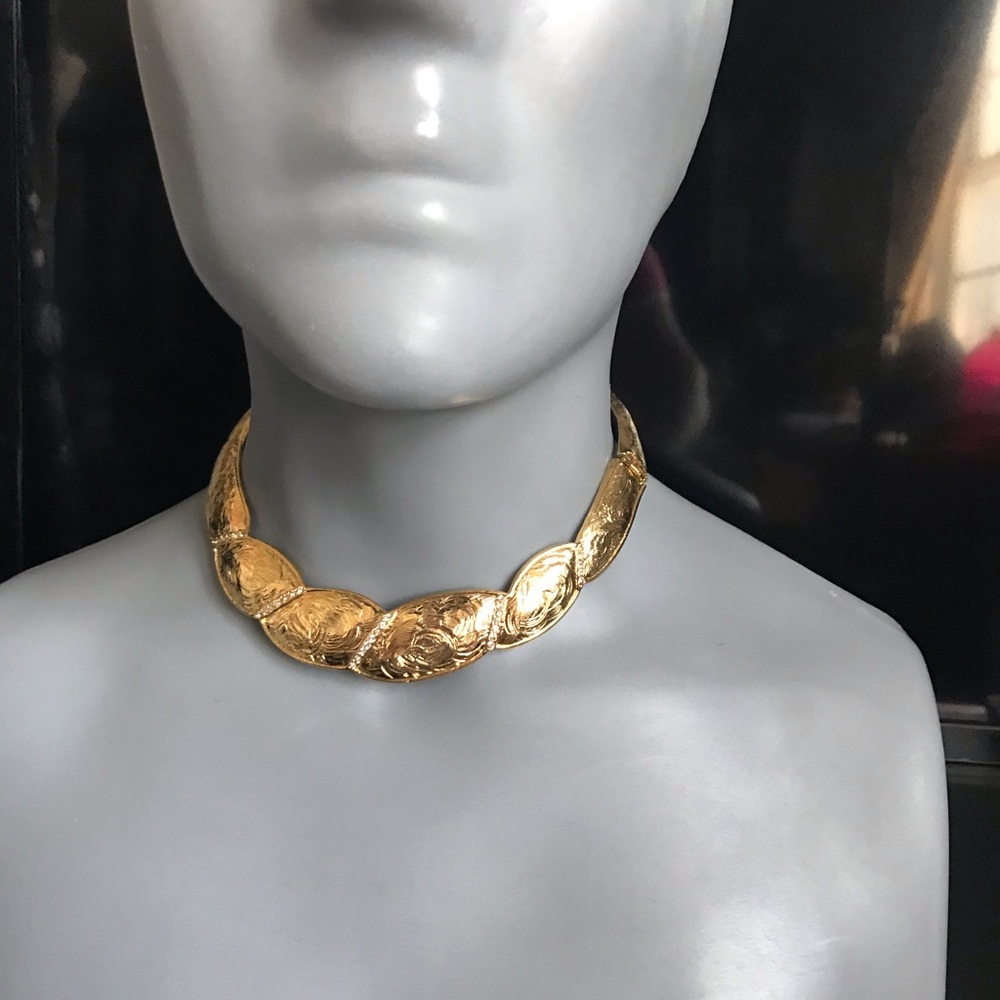 Luxury Choker Gold /Colour Necklace